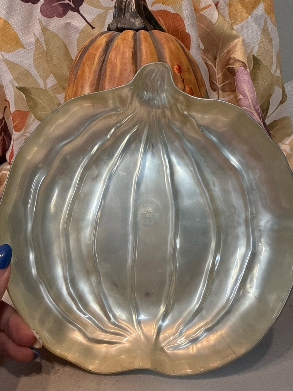 Plastic Pumkin Shaped Tray 8.5" Fall Autumn Harvest Thanksgiving Decor